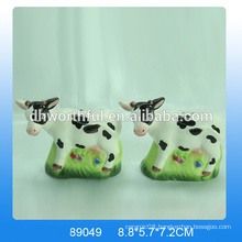 2016 Hot sale lovely ceramic cow salt and pepper shaker